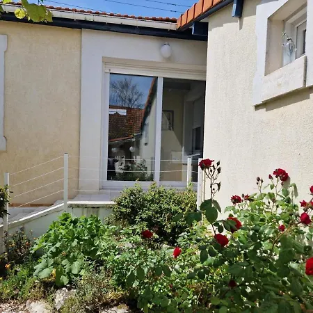 Hébergement de vacances Maison Paisible Près De La Plage, 5 Pers, Jardin, Animaux Bienvenus - Fr-1-706-7 *